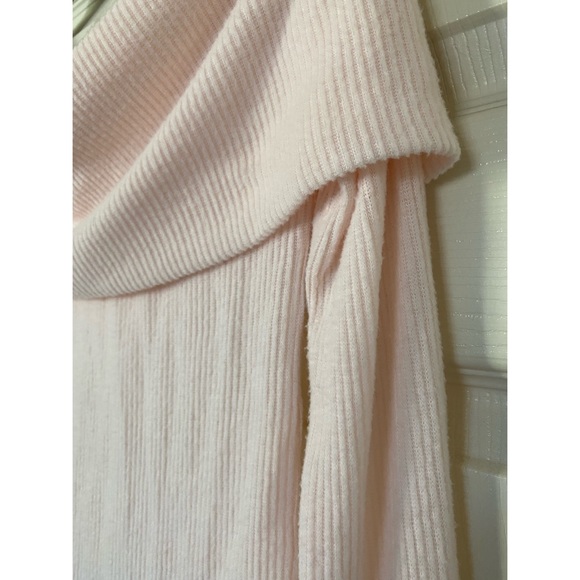Elegant Off-Shoulder Ribbed Knit Top - Picture 7 of 10